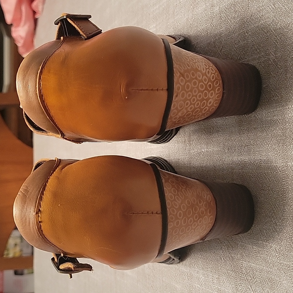 Gorgeous Retro Leather Mary Jane Pumps - Picture 3 of 16